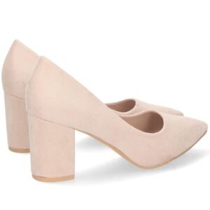 Zapatos beige de tacón ancho cómodos. Sin brillo.